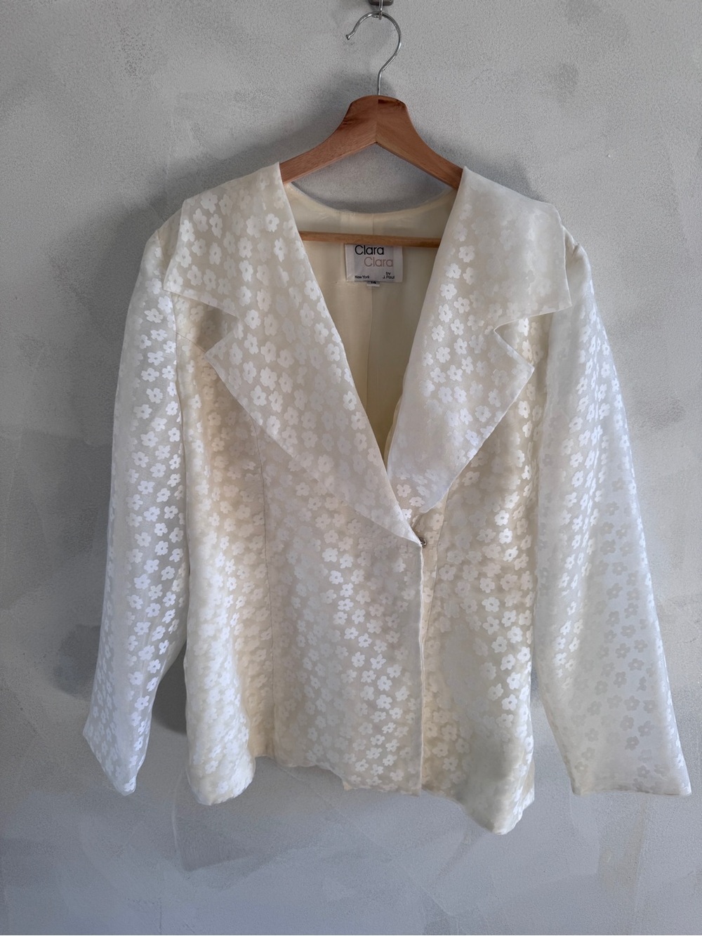 Clara Clara New York by J. Paul – Ivory Floral Jacquard Blazer